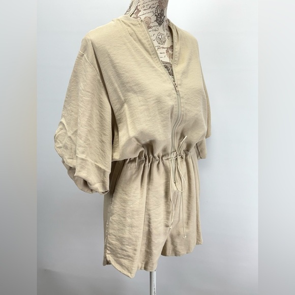 PAPERLLL Tan Women's Zip front puff sleeve romper size S - Picture 5 of 11